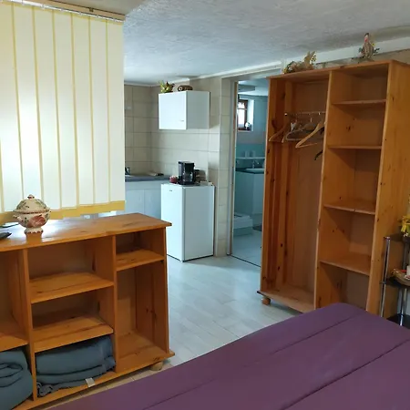 D'hote La Chatelaine B&B