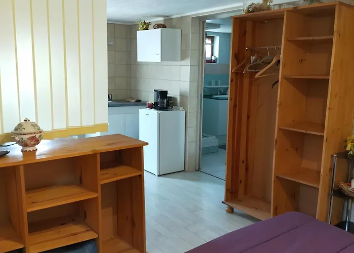 D'hote La Chatelaine Bed & Breakfast