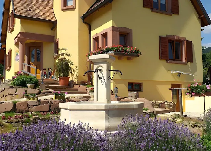 D'hote La Chatelaine Bed & Breakfast